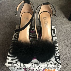 Women's faux feather strap sandal heel